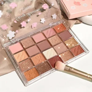 พาเลทอายแชโดว์ LEIXINA Evening cherry dance แป้งของอายแชโดว์เพลทละเอียดเนียนและเกลี่ยง่าย มือใหม่ไม่กลัวที่จะใส่ใจกับมัน เลือก 20 สีและจับคู่กับประกายมุกด้านเพื่อสร้างการแต่งหน้าที่รวดเร็วในแต่ละวัน สีของโลกเคลือบเพื่อให้ได้เอฟเฟกต์ภาพของการทำลายล้าง วิธีใช้: จุ่มนิ้วหรือแปรงอายแชโดว์ลงในแป้งอายแชโดว์ในปริมาณที่เหมาะสมก่อนอื่นให้ใช้อายแชโดว์สีอ่อนจากนั้นใช้สีที่คุณชื่นชอบเพื่อเพิ่มความลึกให้กับดวงตาและหางจนเอฟเฟกต์เป็นธรรมชาติ. สเปค: 18g