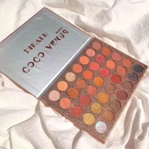 พาเลทอายแชโดว์ 35 สี เนื้อดินน้ำมัน ชิมเมอร์ และกลิตเตอร์ เนื้อดีมาก พิกเมนท์แน่น กลิตเตอร์วิ้งๆ สวยมากๆ สาวๆมีไว้ รับรองว่าสวยจบในพาเลตเดียวจ้า รายละเอียด: 1. มีให้เลือกทั้งหมด 35 สีรวมถึงแสงแฟลชที่สวยงามแสงธรรมชาติและแสงจ้า 2. อายแชโดว์ที่มีสีและติดทนนานมากทาให้เปียกหรือแห้ง 3. 35 สีอายแชโดว์ที่แตกต่างกันซึ่งแต่ละสีสามารถใช้คนเดียวหรือรวมกันเพื่อสร้างความหลากหลายของการแต่งหน้าตาที่สวยงาม 4, ผงละเอียดอ่อนและเบาง่ายต่อการพอดีกับผิวไม่มีผงบินหรือการรวมตัวกัน 5. แผ่นอายแชโดว์ยอดนิยม: เหมาะสำหรับโอกาสต่าง ๆ เช่นการพักผ่อนร้านเสริมสวยปาร์ตี้งานแต่งงานและอื่น ๆ ในวันเกิด, คริสต์มาส, วันแม่, วันวาเลนไทน์, ฯลฯ มันเป็นของขวัญที่สมบูรณ์แบบสำหรับเด็กหญิงผู้หญิงและผู้หญิง 6. ประเภทผิว: ทุกสภาพผิว 7. อายุการเก็บรักษา: 3 ปี ขอแนะนำ 1. อย่าให้ถูกแสงแดดโดยตรงหรืออุณหภูมิสูงหรือต่ำเกินไป 2. อยู่ห่างจากเด็ก ๆ 3. ขั้นตอนการใช้เครื่องสำอางหากมีสิ่งผิดปกติใด ๆ โปรดระงับการใช้งาน 4. ภาพทั้งหมดถูกถ่ายในรายการจริงสำหรับการถ่ายภาพการแสดงผลหรือเหตุผลอื่น ๆ ภาพและวัตถุจริงอาจแตกต่างกันเล็กน้อยขึ้นอยู่กับวัตถุจริง
